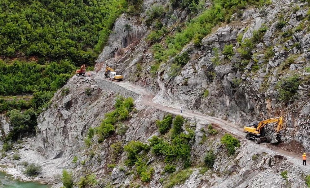 Vijon puna per ndertimin e rruges se Dukagjinit, lehteson qarkullimin ne veri